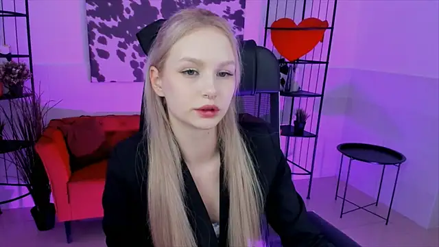 AvaDaviis online show from October 6, 2:14 pm