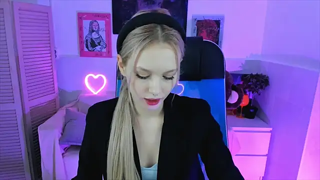 AvaDaviis online show from October 18, 2:18 pm