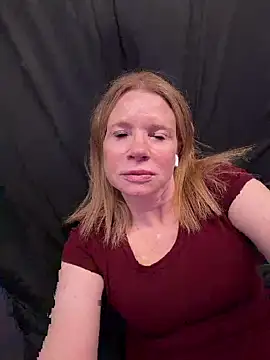 Snapshot of JulieHolliday chatting on May 16, 7:34 pm JulieHolliday online show from May 16, 7:34 pm