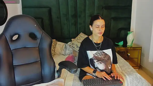 valerieMattson online show from October 31, 3:02 pm