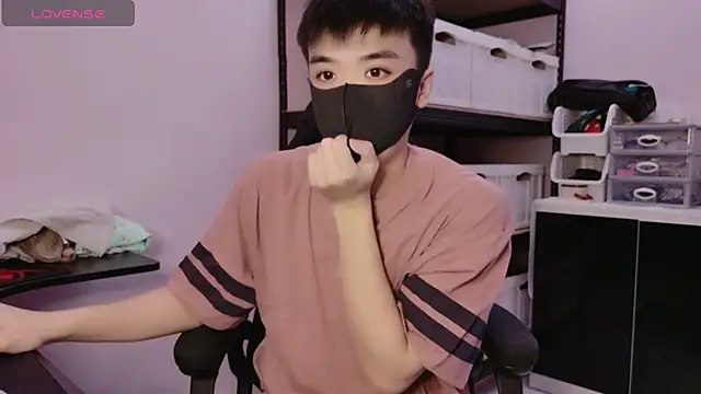 Snapshot of doggyman523 chatting on October 1, 5:02 am doggyman523 online show from October 1, 5:02 am