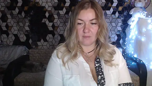 NikaSkylink online show from November 14, 8:18 pm