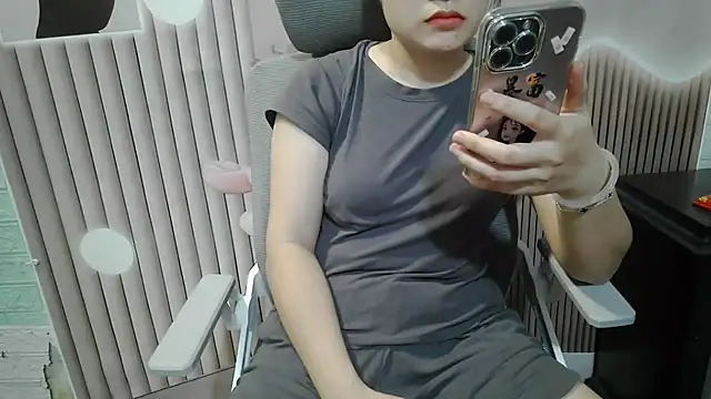 Snapshot of Emachiii chatting on September 9, 12:21 am Emachiii online show from September 9, 12:21 am