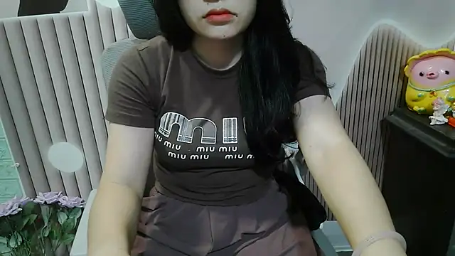 Snapshot of Emachiii chatting on October 12, 5:50 am Emachiii online show from October 12, 5:50 am