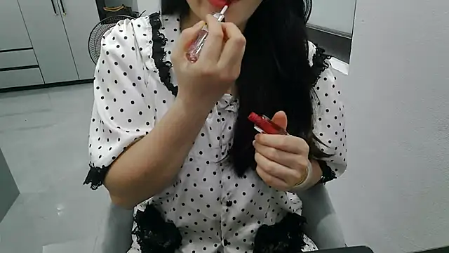 Snapshot of Emachiii chatting on May 17, 12:34 pm Emachiii online show from May 17, 12:34 pm