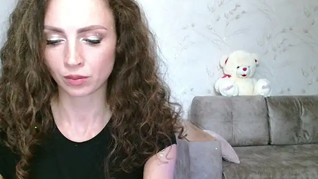 Amber Carrol online show from April 1, 4:04 pm