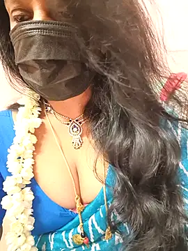 Snapshot of sana-99 chatting on July 18, 1:43 am sana-99 online show from July 18, 1:43 am