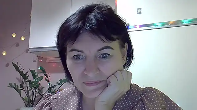 Krystal 82 online show from October 11, 7:45 pm