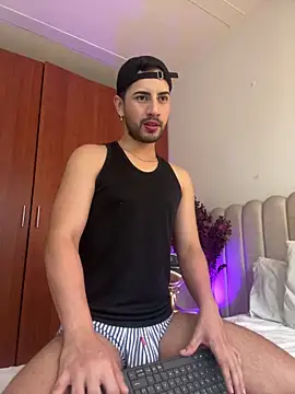 Snapshot of Dark_beauty2 chatting on October 22, 10:09 pm Dark beauty2 online show from October 22, 10:09 pm