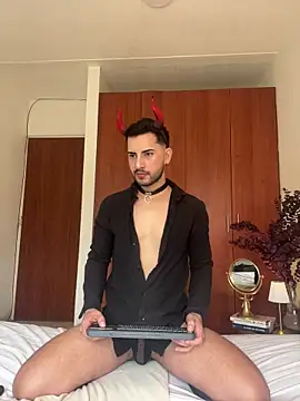 Snapshot of Dark_beauty2 chatting on October 31, 5:47 pm Dark beauty2 online show from October 31, 5:47 pm