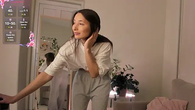 Lillie Miller online show from February 3, 2:53 am