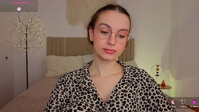 Real cutie1 online show from May 25, 12:44 pm