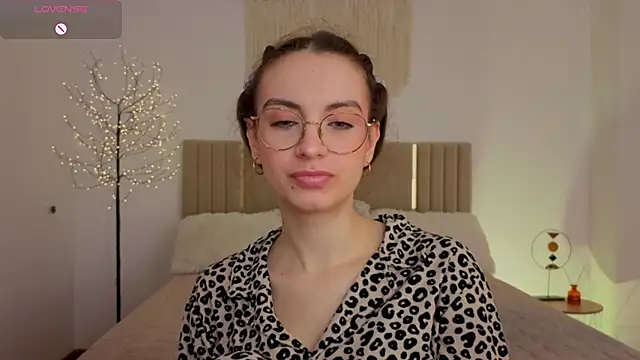 Real cutie1 online show from May 26, 12:45 pm