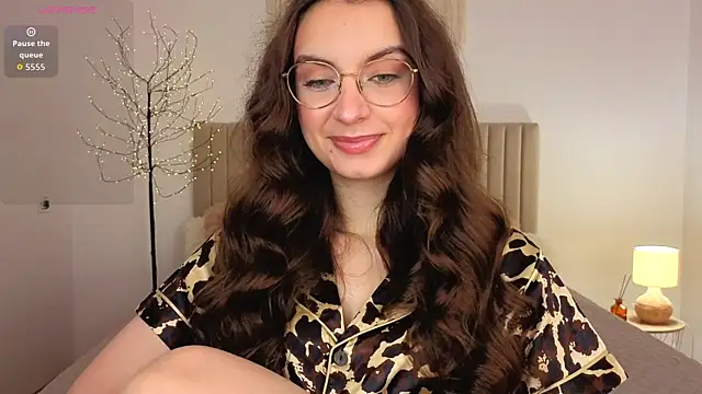 Snapshot of Real_cutie1 chatting on July 6, 12:46 pm Real cutie1 online show from July 6, 12:46 pm