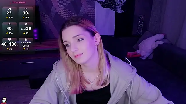 Sandy Belle online show from October 22, 6:40 pm