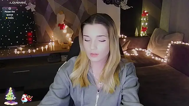 Sandy Belle online show from December 15, 7:29 pm