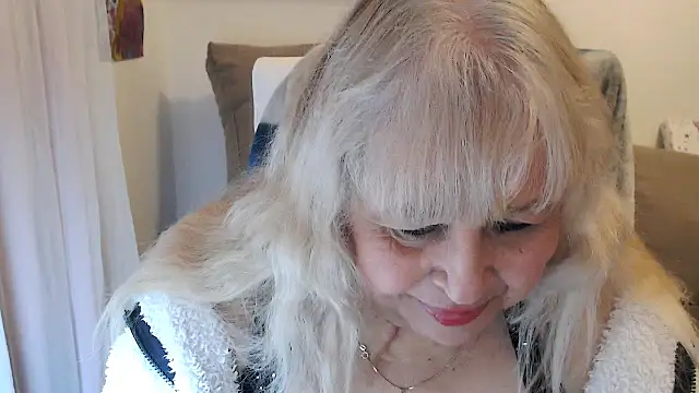 Snapshot of SusiLifeXXX chatting on November 8, 11:25 pm SusiLifeXXX online show from November 8, 11:25 pm