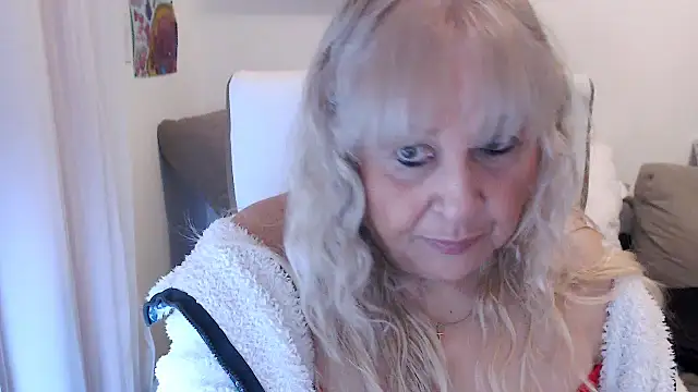 Snapshot of SusiLifeXXX chatting on November 27, 9:28 pm SusiLifeXXX online show from November 27, 9:28 pm