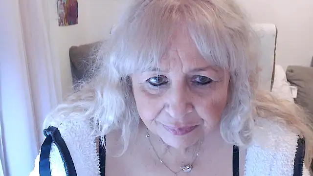 Snapshot of SusiLifeXXX chatting on December 1, 8:25 pm SusiLifeXXX online show from December 1, 8:25 pm