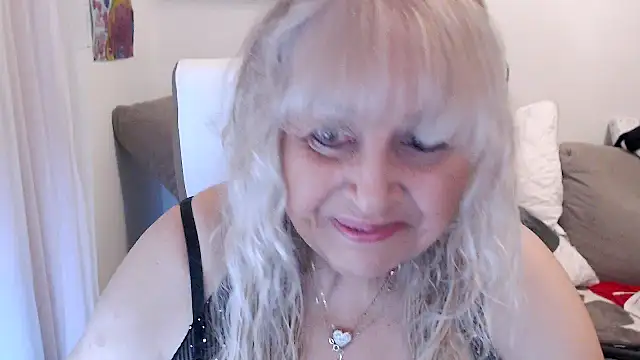 Snapshot of SusiLifeXXX chatting on December 4, 7:55 pm SusiLifeXXX online show from December 4, 7:55 pm