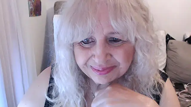 Snapshot of SusiLifeXXX chatting on December 14, 8:35 pm SusiLifeXXX online show from December 14, 8:35 pm