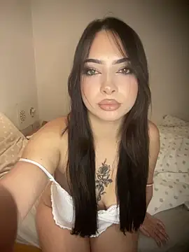 Snapshot of Bella__Booty chatting on October 17, 10:45 pm Bella  Booty online show from October 17, 10:45 pm