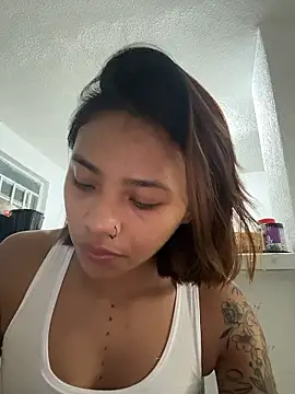 Snapshot of Nia_Desire chatting on January 17, 5:12 am Nia Desire online show from January 17, 5:12 am