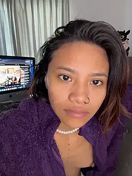 Snapshot of Nia_Desire chatting on February 10, 2:32 pm Nia Desire online show from February 10, 2:32 pm