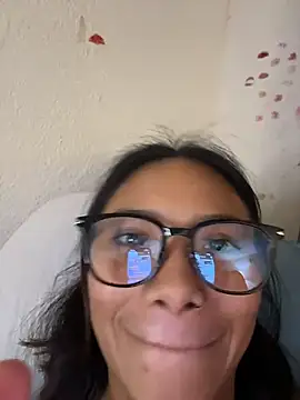 Snapshot of Nia_Desire chatting on March 3, 7:58 am Nia Desire online show from March 3, 7:58 am