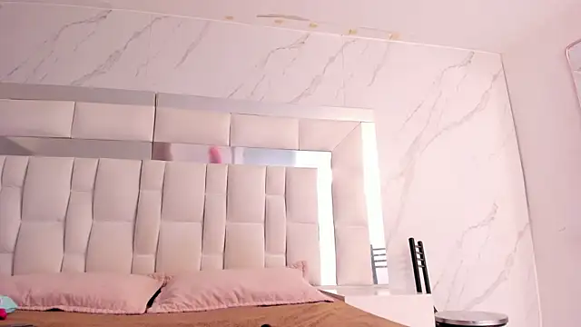 Maia Park online show from December 21, 1:51 pm