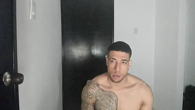 Snapshot of ThiagoLugo chatting on June 14, 11:29 pm ThiagoLugo online show from June 14, 11:29 pm
