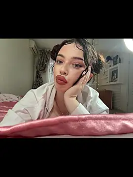 Hannah xBaby online show from November 12, 8:37 am