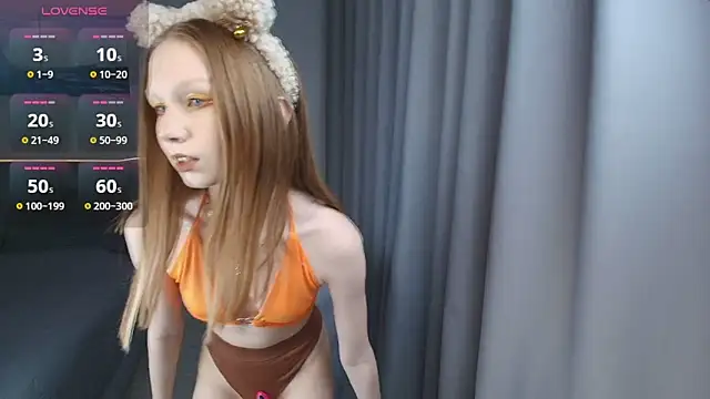 Snapshot of FoxyMira chatting on September 22, 1:24 pm FoxyMira online show from September 22, 1:24 pm