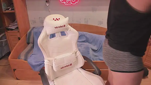 Dexter Bennett online show from March 18, 5:38 pm