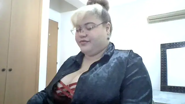 Snapshot of GoddessMocha chatting on September 25, 1:04 pm GoddessMocha online show from September 25, 1:04 pm