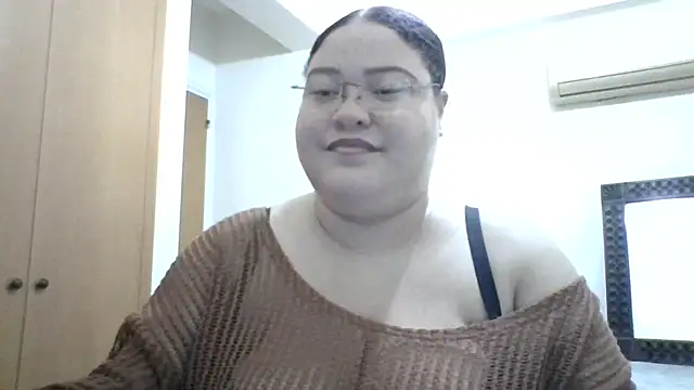 Snapshot of GoddessMocha chatting on October 19, 10:10 pm GoddessMocha online show from October 19, 10:10 pm