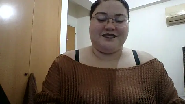 Snapshot of GoddessMocha chatting on October 21, 9:26 pm GoddessMocha online show from October 21, 9:26 pm