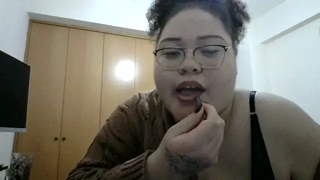Snapshot of GoddessMocha chatting on February 1, 7:12 pm GoddessMocha online show from February 1, 7:12 pm