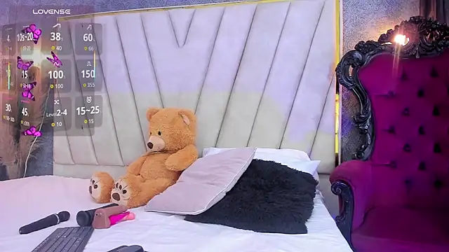 Snapshot of AmyStar1 chatting on October 9, 9:35 pm AmyStar1 online show from October 9, 9:35 pm