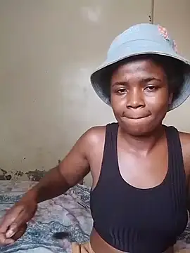 Snapshot of Themberh97 chatting on December 4, 6:23 am Themberh97 online show from December 4, 6:23 am