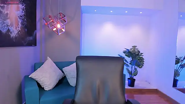 Snapshot of AidaJones chatting on November 19, 11:21 am AidaJones online show from November 19, 11:21 am