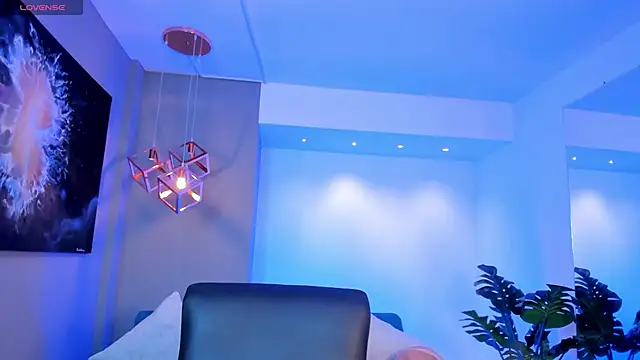 Snapshot of AidaJones chatting on December 1, 11:15 am AidaJones online show from December 1, 11:15 am