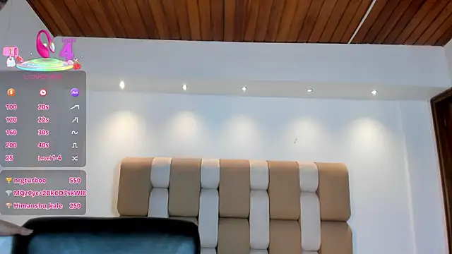 Snapshot of AidaJones chatting on December 15, 11:42 pm AidaJones online show from December 15, 11:42 pm