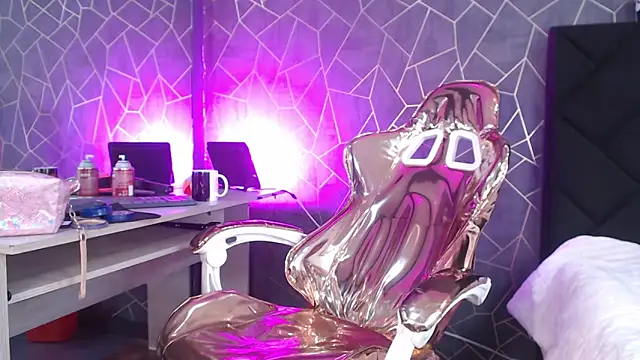 Snapshot of shanthal_bllizz chatting on October 31, 3:07 am shanthal bllizz online show from October 31, 3:07 am