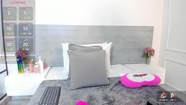 sunnyWhitee online show from September 24, 7:17 pm