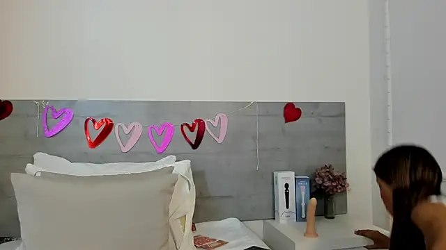 sunnyWhitee online show from February 12, 7:09 pm