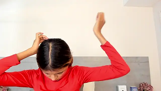 sunnyWhitee online show from March 7, 7:11 pm