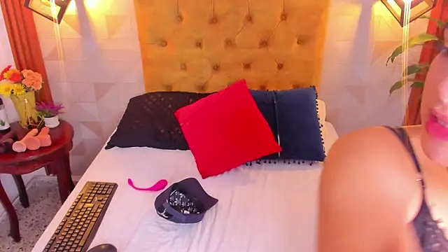 violet sweet19 online show from April 14, 12:00 pm