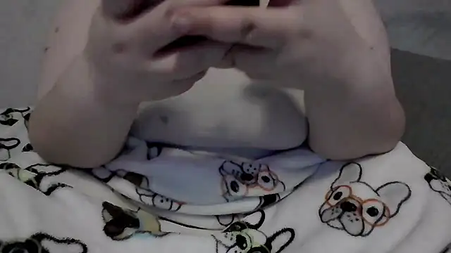 Snapshot of sarahcakes223 chatting on April 19, 12:22 am sarahcakes223 online show from April 19, 12:22 am