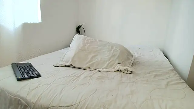 IsaXander743 online show from February 11, 6:57 pm